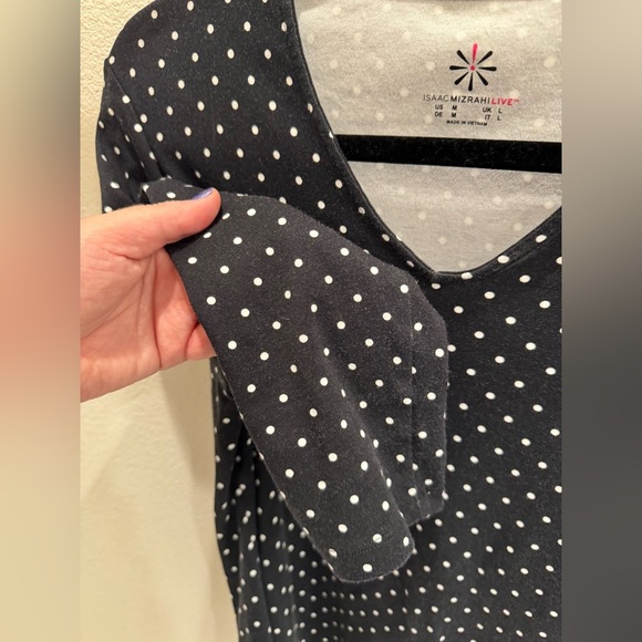 Isaac Mizrahi Live Black and white Polka Dot V-Neck Top size medium 3/4 sleeve - Picture 3 of 4